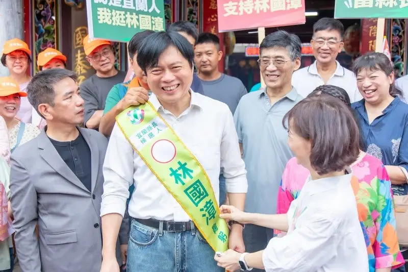 林國漳與支持者互動