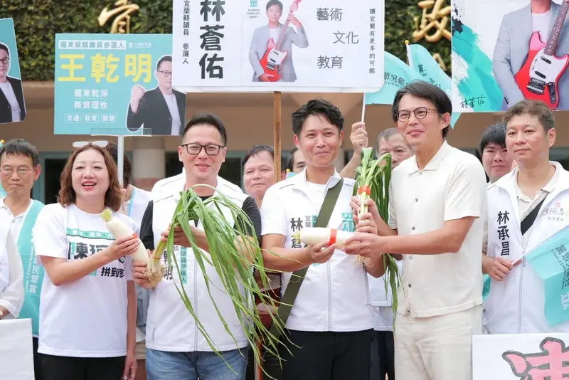 黃國昌陳琬惠送上凍蒜好彩頭