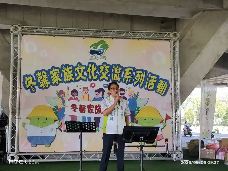 冬馨家族秋日相聚冬山河 搭小船、彩繪柚子共享親子好時光