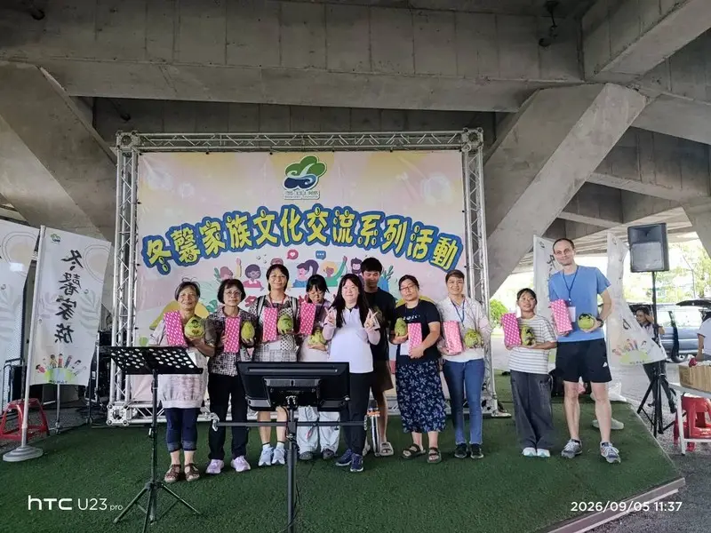 冬馨家族秋日相聚冬山河 搭小船、彩繪柚子共享親子好時光