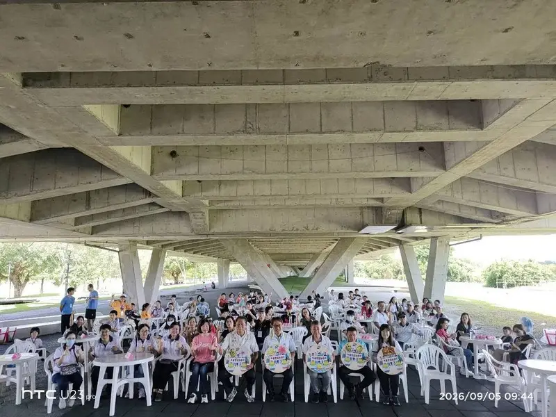 冬馨家族秋日相聚冬山河 搭小船、彩繪柚子共享親子好時光