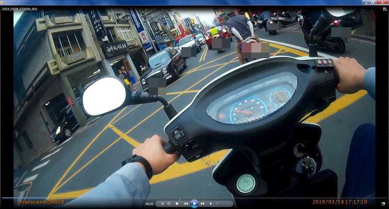民眾急症命危 警員適時開道救回一命