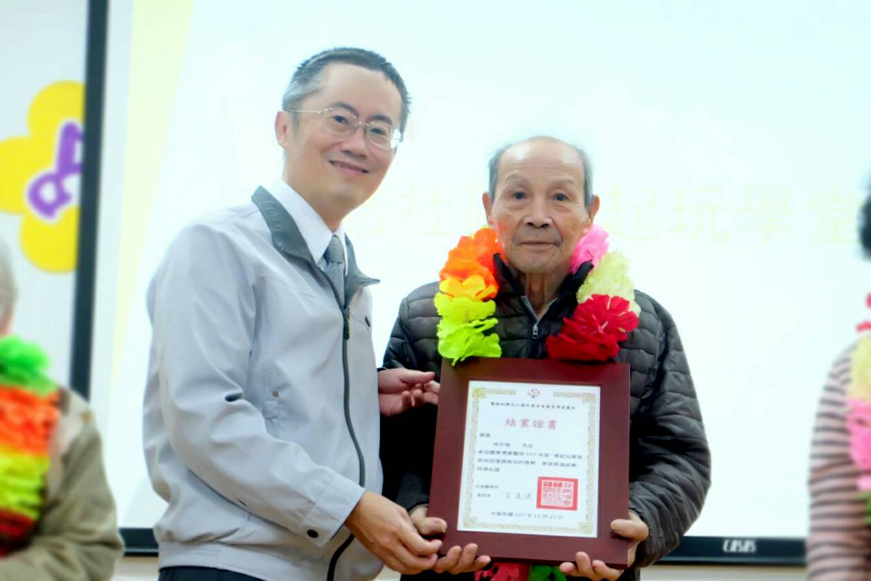 高年級畢業生 失智老人背後感人故事