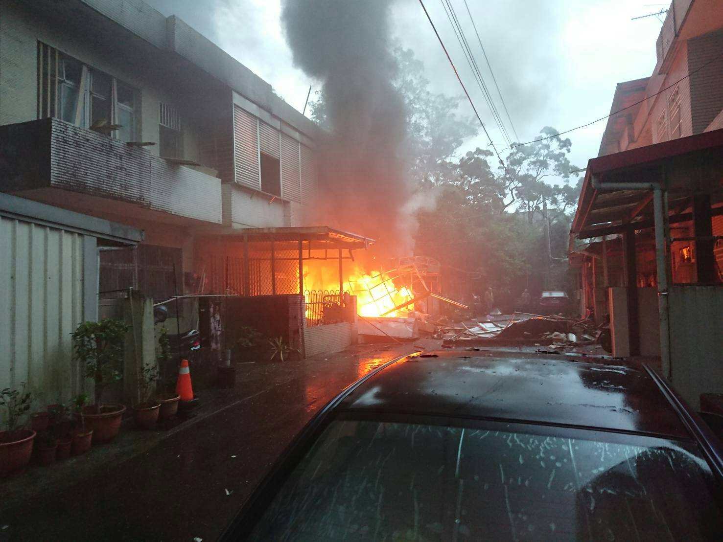 【記者陳宣良 / 蘇澳報導】 本月9日發生於宜蘭縣蘇澳鎮聖賢路民宅氣爆案，造成徐姓年輕夫妻及8月大男嬰共三人罹難，左鄰右舍聞之鼻酸，蘇澳鎮民代表會主席歐進義偕同鎮長李明哲已多次前往關懷慰問；歐進義主席呼籲社會各界善心人士，大家踴躍同來捐款以幫助苦主徐姓火災戶度過難關