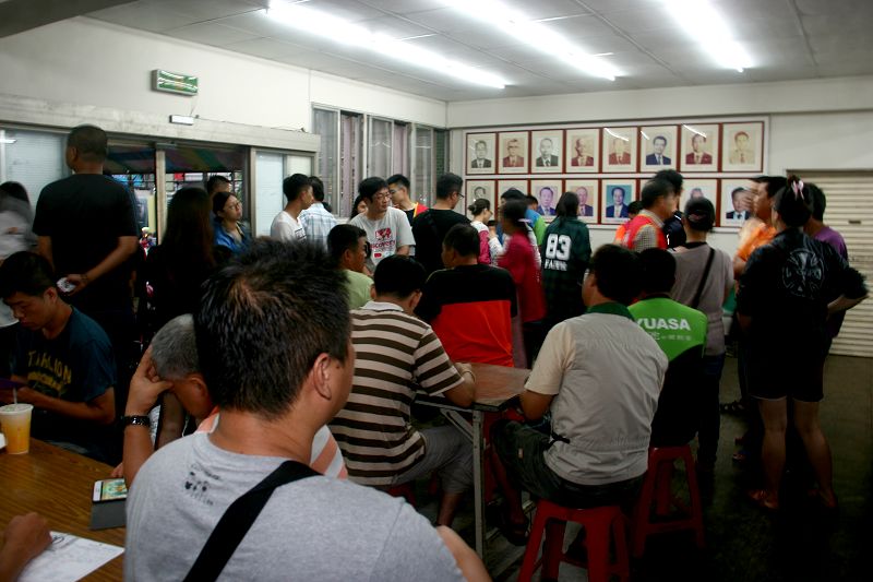 民眾捲袖捐血義舉令人感動