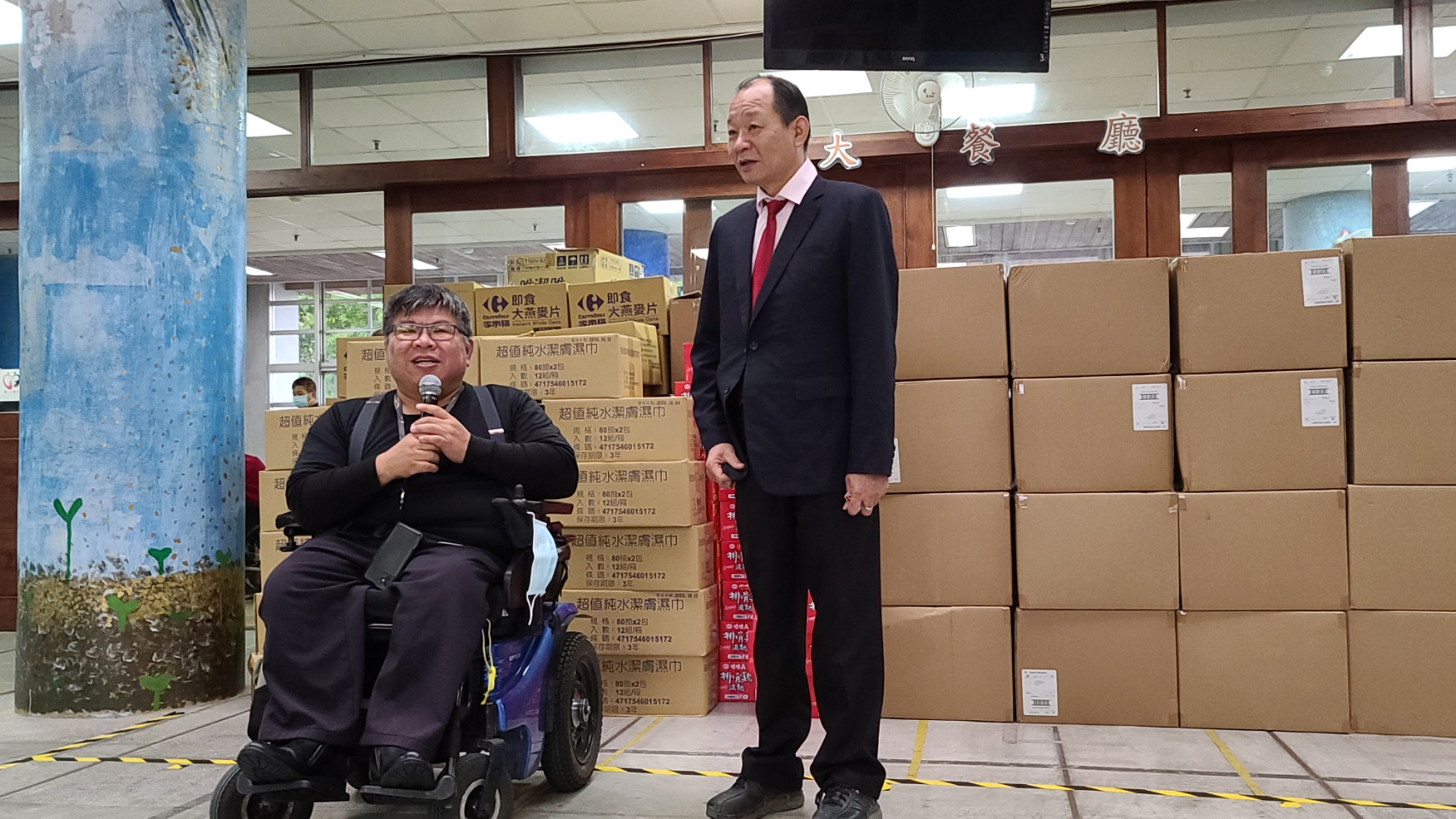 尊贏機構董事長蕭惠文捐贈伊甸住民大批物資