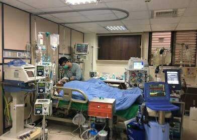 病人接受葉克膜置入在醫療團隊的照顧下逐漸穩定(示意圖，非當事人)