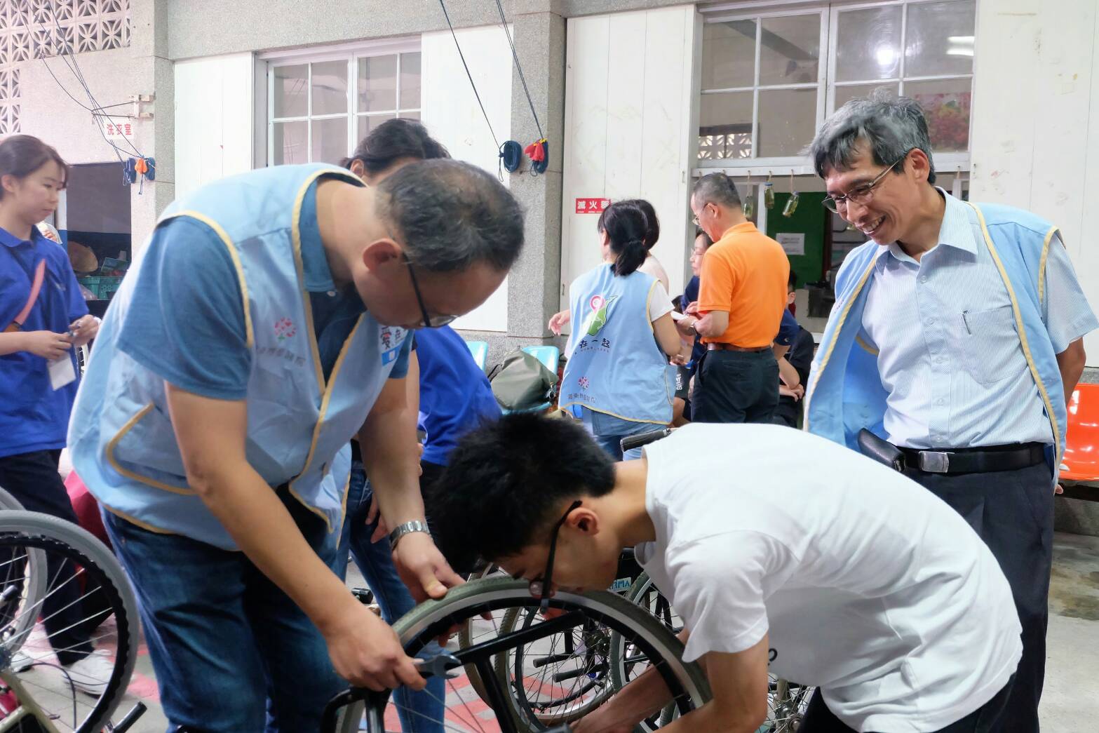 愛不分國界 日本輪椅修繕團至南澳做輪椅維修保養