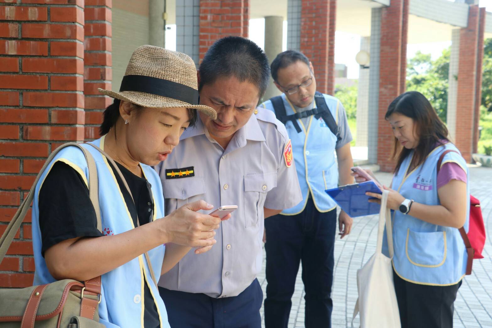 醫療公益服務隊深入澳花偏鄉 派出所警力加入愛的行列 