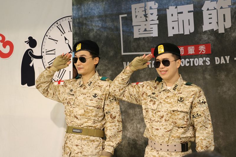 韓劇太陽的後裔軍醫戲服也出籠