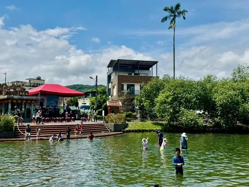 松樹門湧泉歡樂一夏登場~天然湧泉消暑玩水樂翻冬山