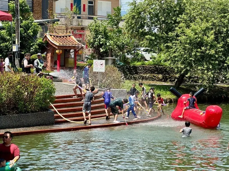 松樹門湧泉歡樂一夏登場~天然湧泉消暑玩水樂翻冬山