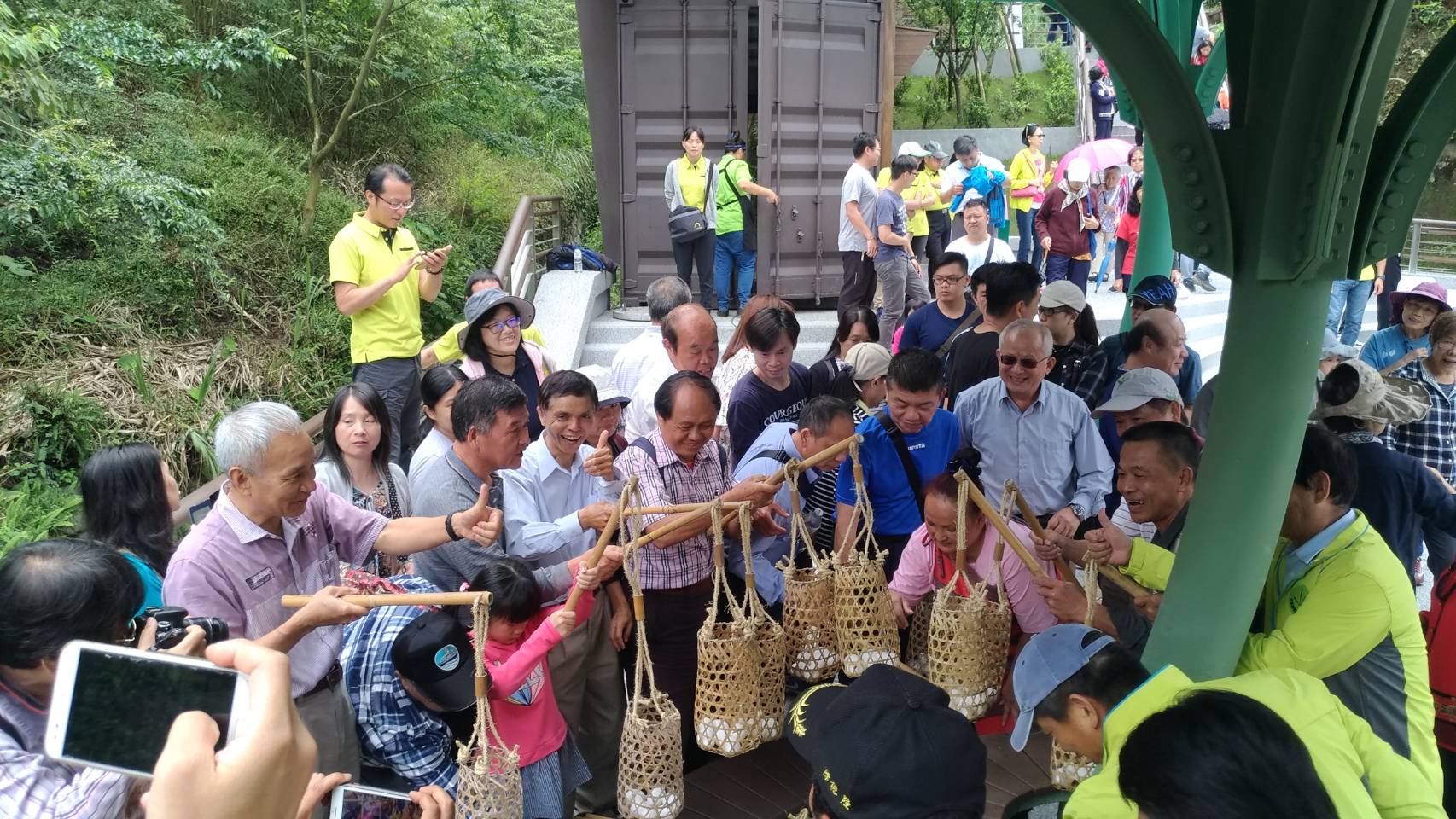 鳩之澤溫泉煮蛋區重新開放 遊客樂開懷