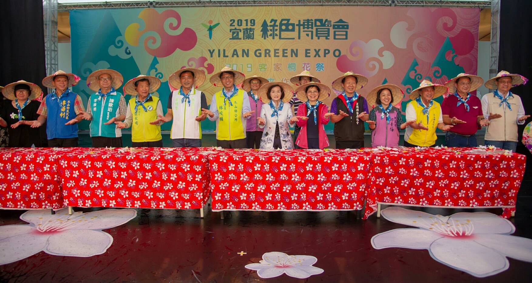 細妹按靚 林姿妙著客家服為桐花祭揭開序幕