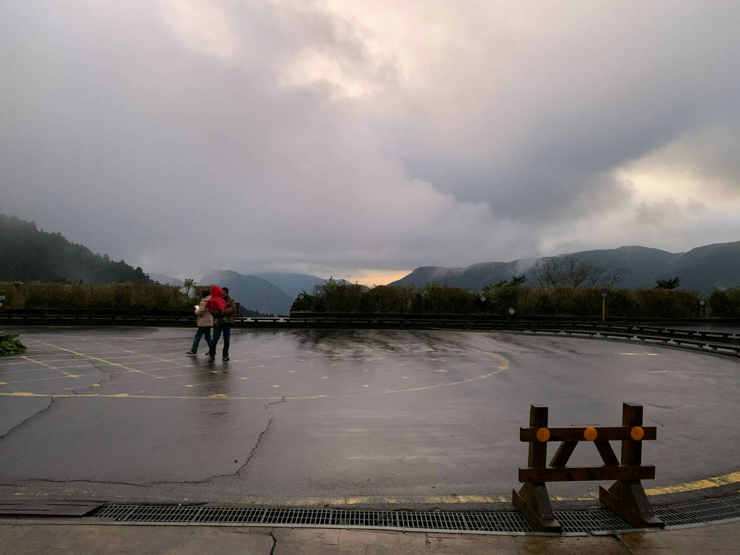 謠傳太平山下雪 遊客撲空失望