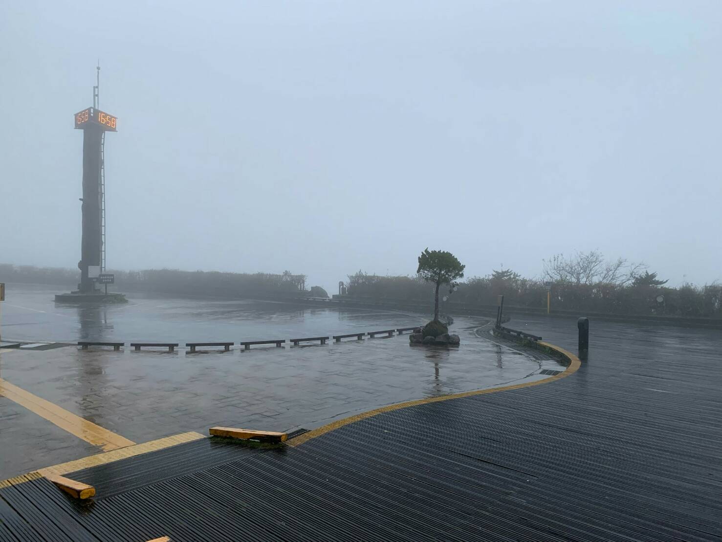 謠傳太平山下雪 遊客撲空失望