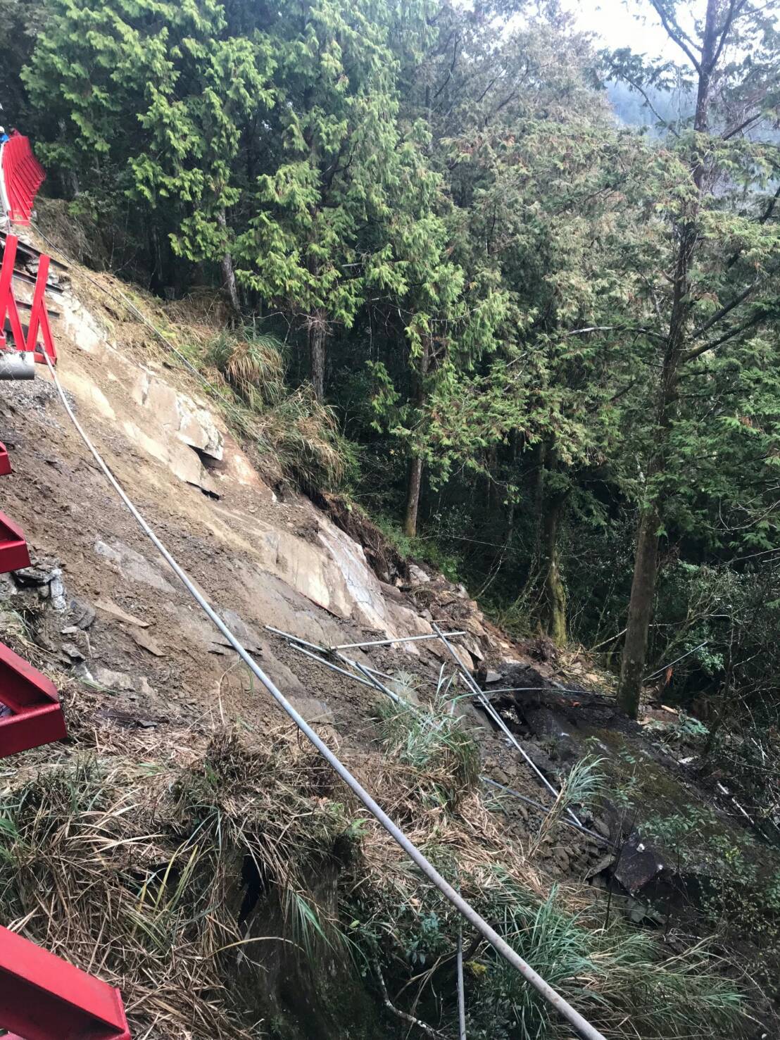 太平山「蹦蹦車」軌道邊坡崩塌 暫時停駛