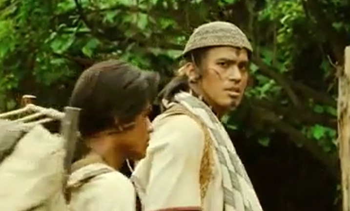 嵬浪．斗力（中）在「賽德克巴萊」影片中的劇照