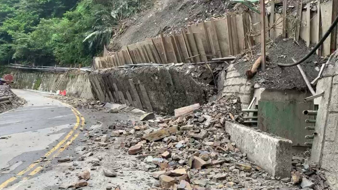 道路邊坡嚴重崩塌 鳩之澤溫泉區休園至9月中旬