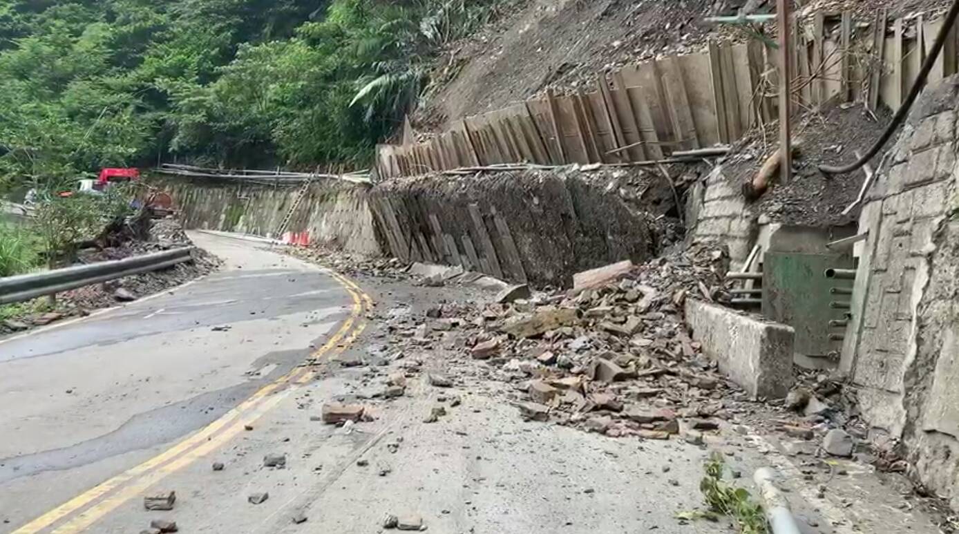 道路邊坡嚴重崩塌 鳩之澤溫泉區休園至9月中旬