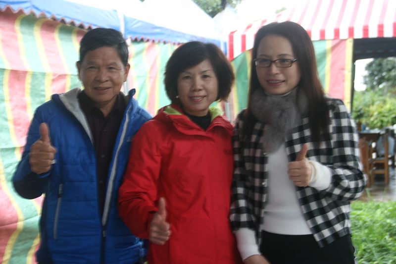 代表村長看到精緻料理大聲說讚