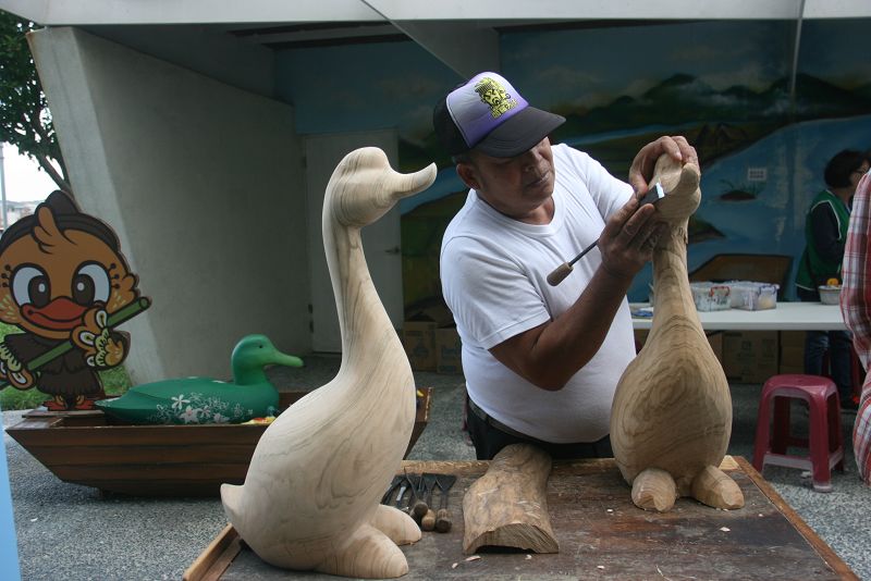 國寶級大師雕刻鴨子