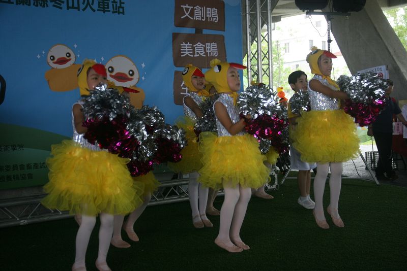 小朋友們大跳鴨子舞