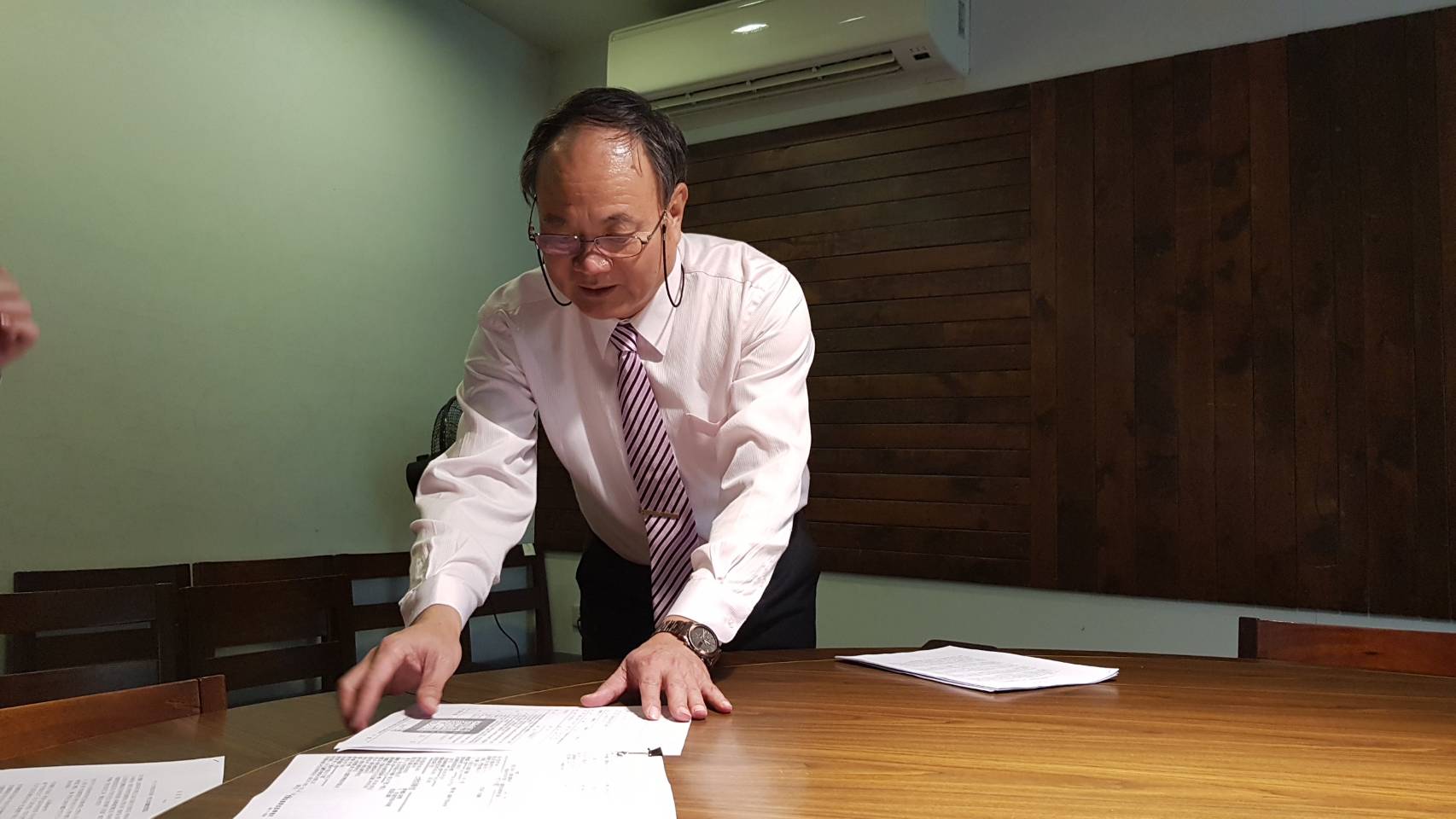 劉貴富說明飯店已重新取得建照