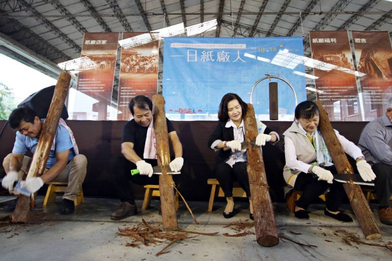 一日紙廠人體驗 中興老員工重溫紙廠回憶