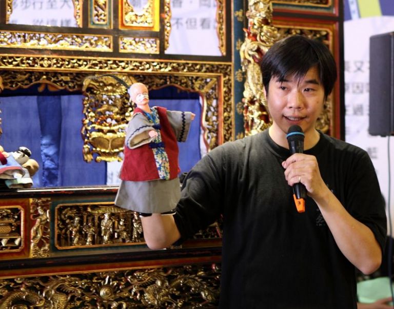 山宛然劇團傳藝中心演出客家布袋戲