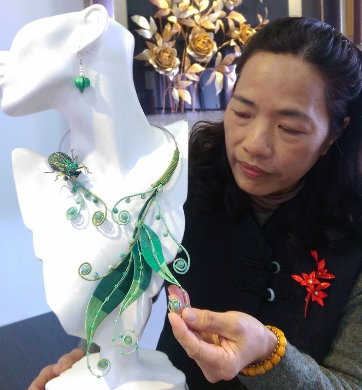 工藝家張金蓮述說春仔花的由來