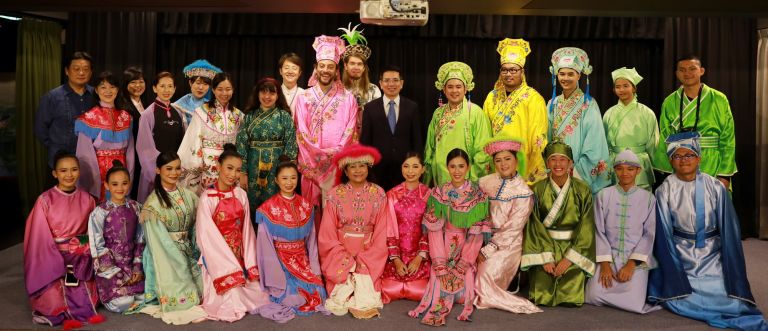 外國音樂家參訪台灣戲劇館  體驗歌仔戲傳統文化