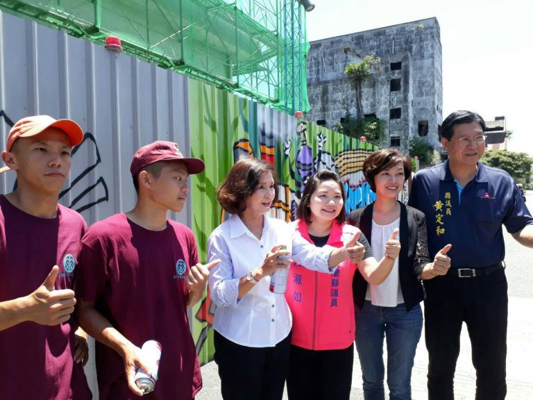 合法塗鴉場首站在中興文創 林姿妙縣長當場參與彩繪【影音新聞】