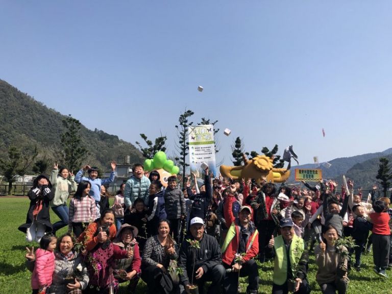植樹節南山國小種植100棵太平山白櫻花