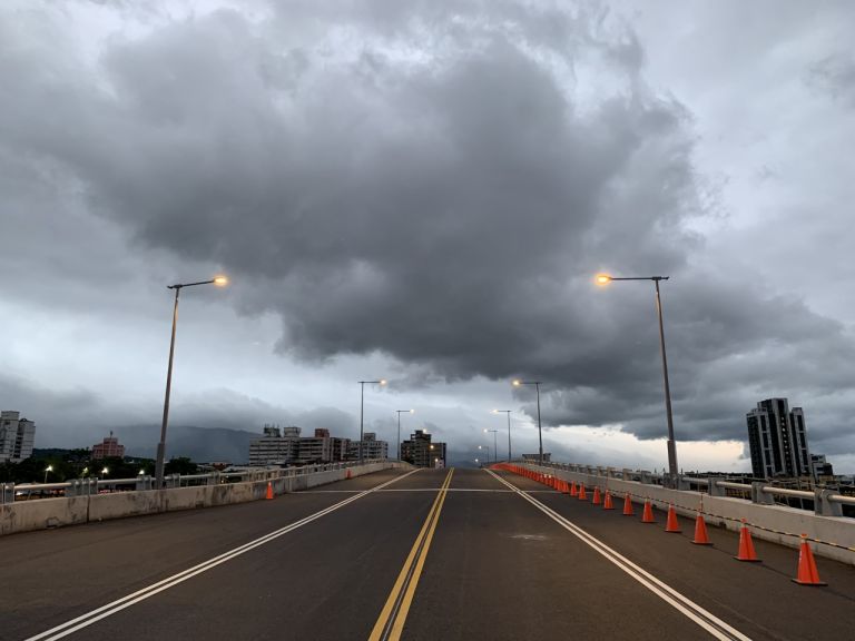 宜蘭橋25日中午12時階段性通車 限速20公里