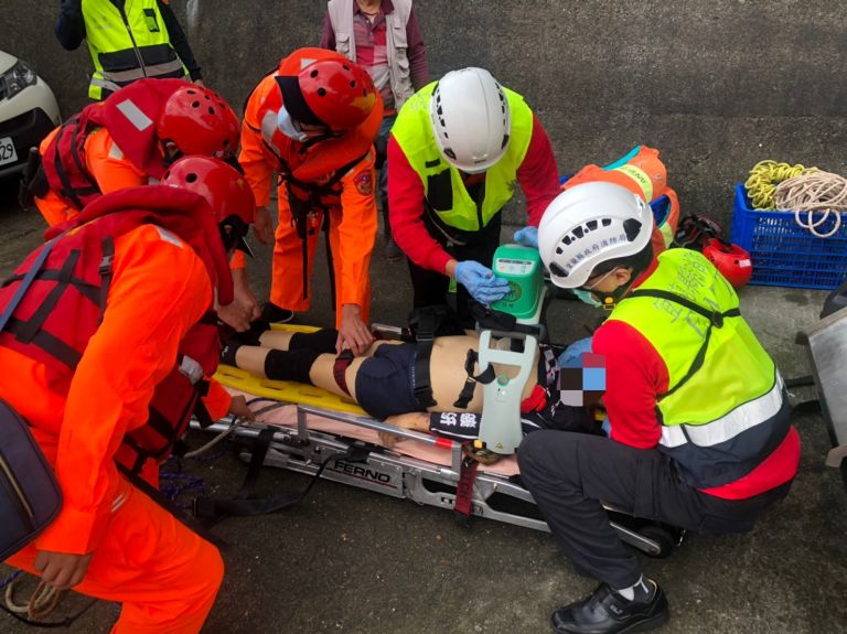 石城漁港七旬釣客落海 救起已無生命跡象
