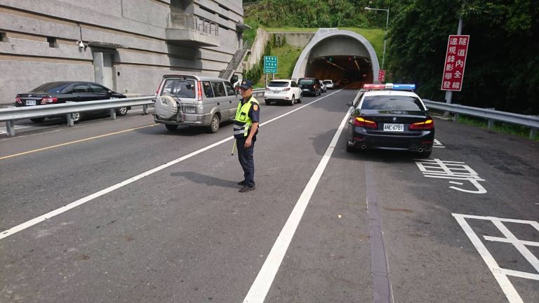 安全第一塞車第二 中秋連假蘇花改路段雙向各一車道行駛