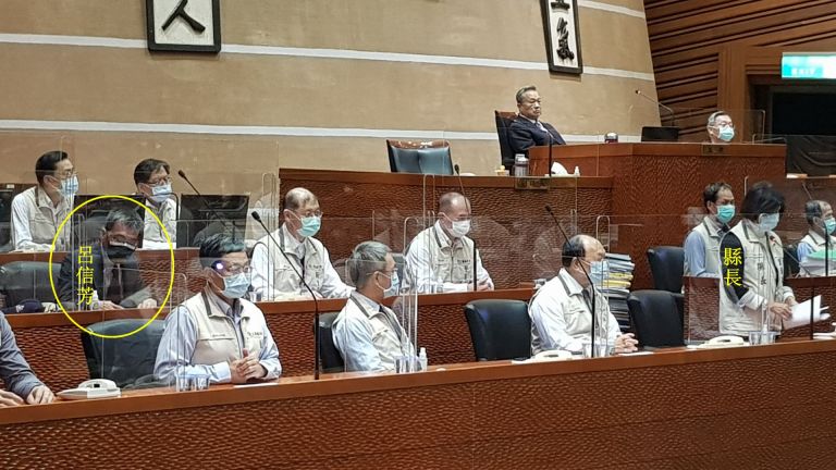 新任文化局長呂信芳．列席議會服裝成焦點