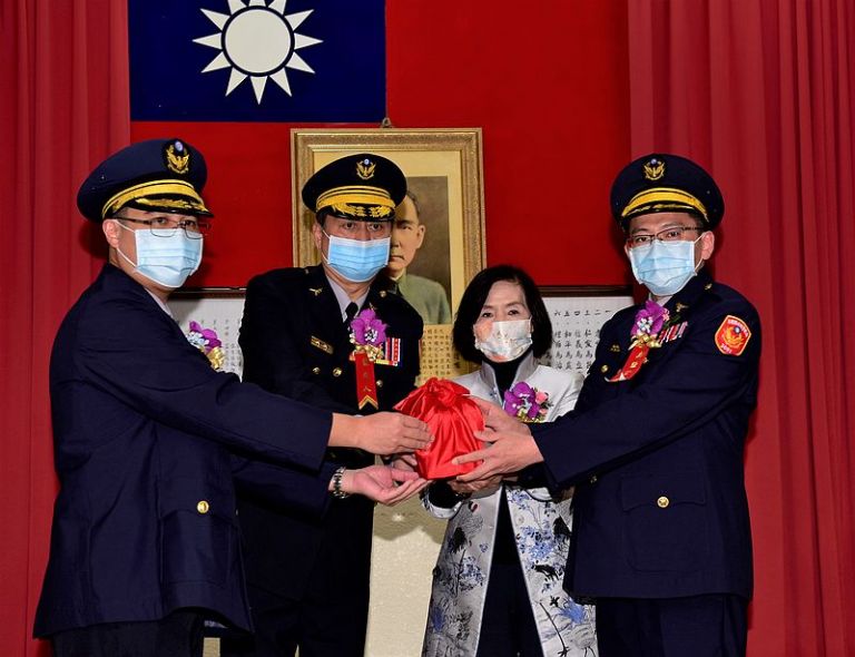 宜蘭縣警察局舉行「卸、新任分局長」聯合布達交接