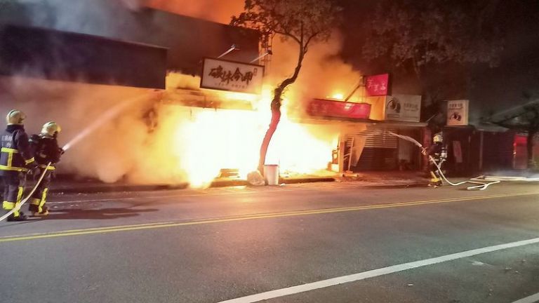 宜市復興路商店火警．兩商店全毀【影音新聞】