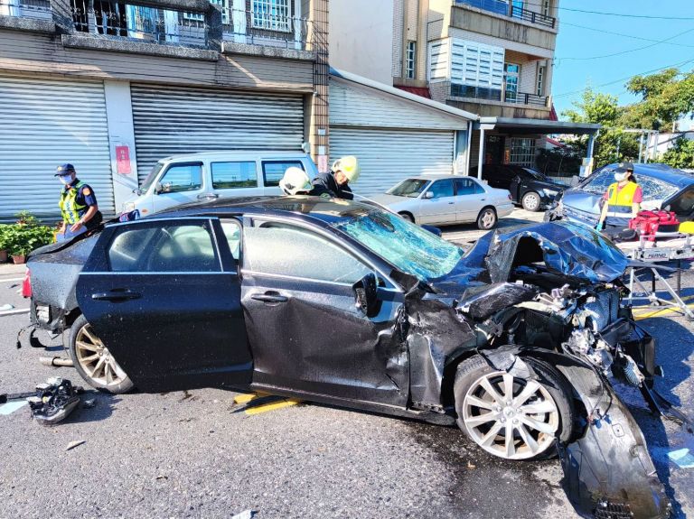 五結溪濱路連環車禍 三人急救無效已死亡【影音新聞】