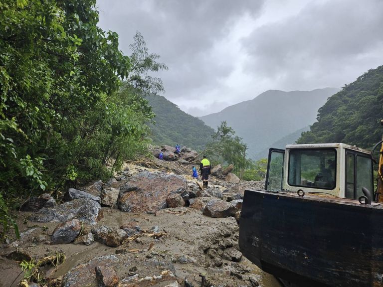 碧候溫泉道路阻斷 南澳鄉溪水暴漲、土石坍方【影音新聞】