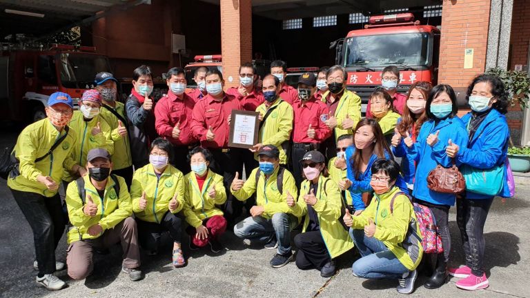感謝緊急救援 大南澳18登山客齊抵消防隊致謝【影音新聞】