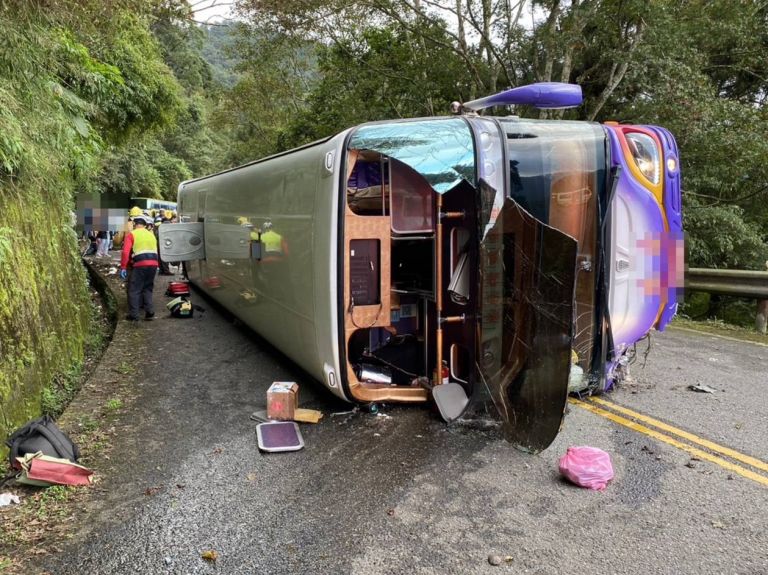 太平山驚傳遊覽車翻覆 造成乘客一死38傷【影音新聞】