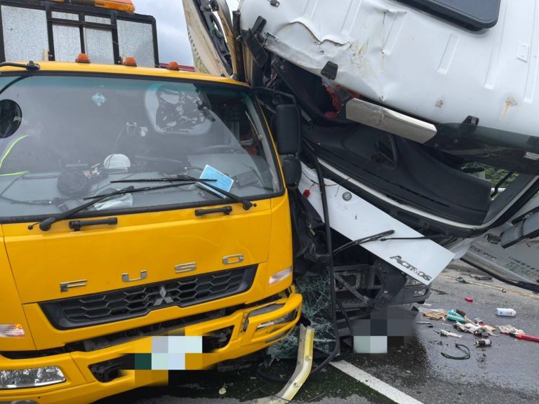 蘇花改東澳至蘇澳路段交通事故 曳引車追撞工程車2司機受傷【影音新聞】