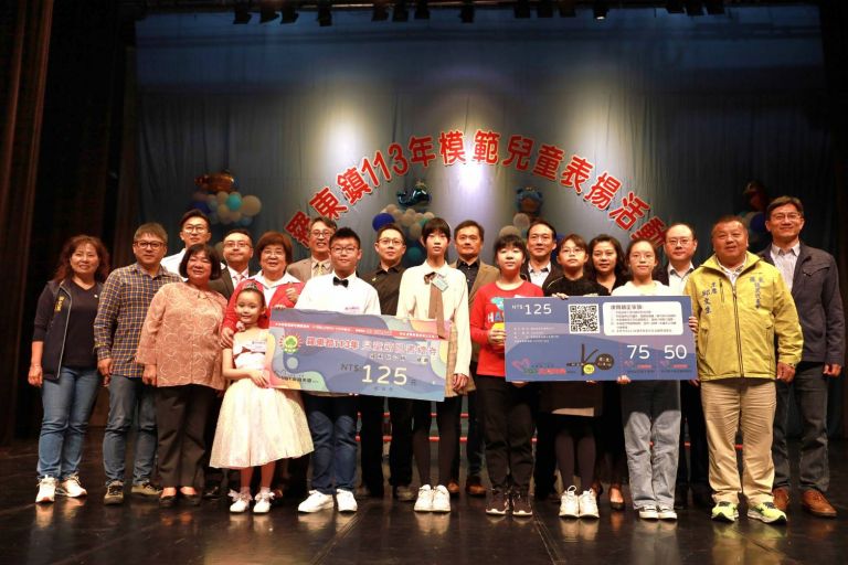 羅東鎮表揚模範兒童 並致贈每學童125元圖書禮券【影音新聞】