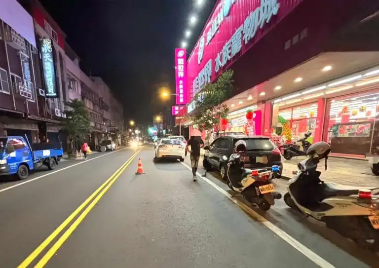 維揚路3部車遭撞 對向自小客亦遭殃爆胎【影音新聞】