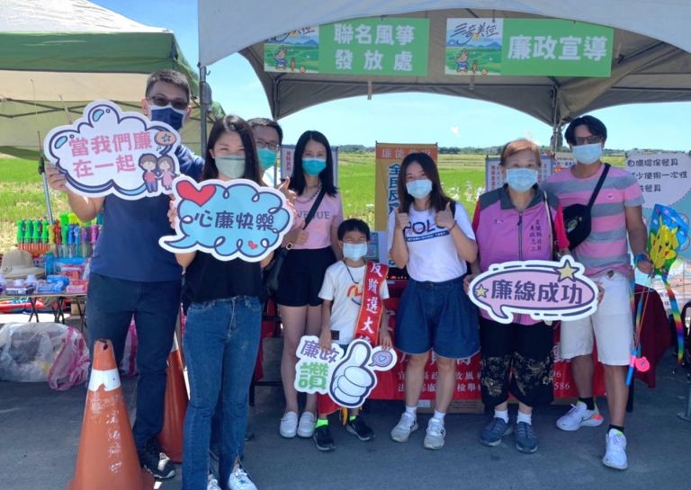 人潮齊聚風箏節嘉年華 宜縣警趁機辦反賄宣導