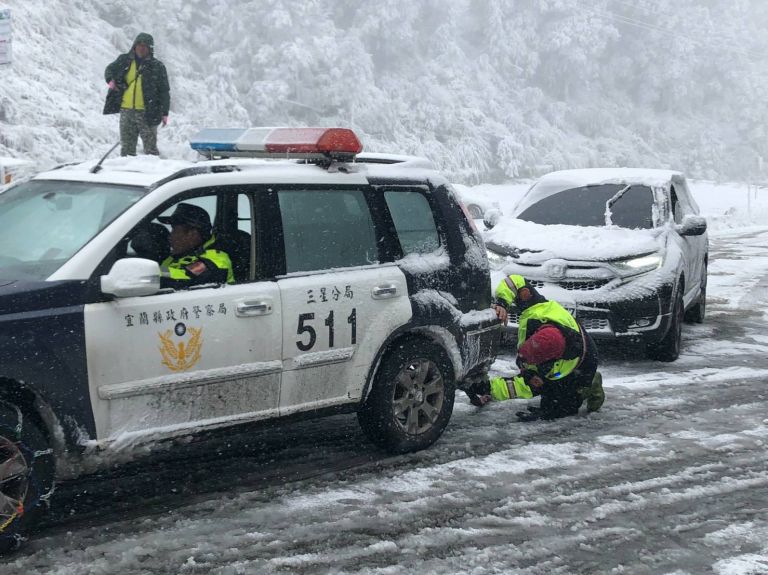 追雪遊客真爽快 三星警方交管最辛苦【影音新聞】