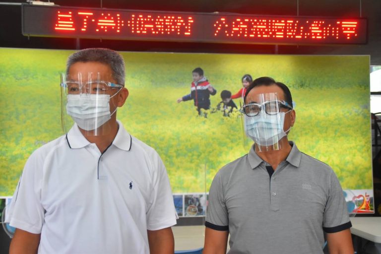 三星子弟回饋鄉里 智慧科技董事長賴榮世捐贈防護面罩